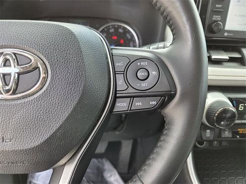 Used 2022 Toyota RAV4 XLE Premium image 29