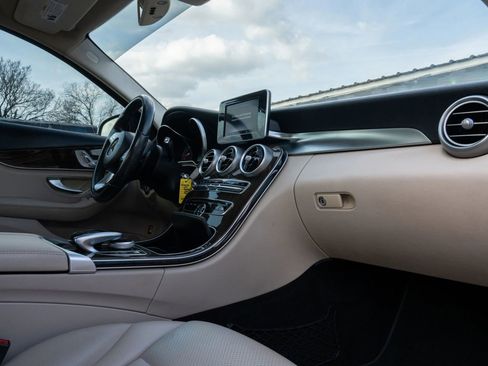 Used 2015 Mercedes-Benz C 300 4MATIC Sedan image 19