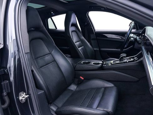 Used 2018 Porsche Panamera image 39