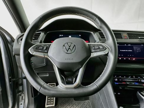 Used 2023 Volkswagen Tiguan SE R-Line AWD/4WD image 15