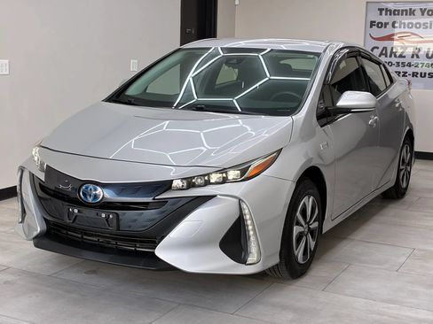 Used 2018 Toyota Prius Prime Plus w/ Carpet Mat Package FWD image 2