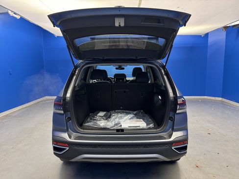 New 2026 Volkswagen Taos SE image 28