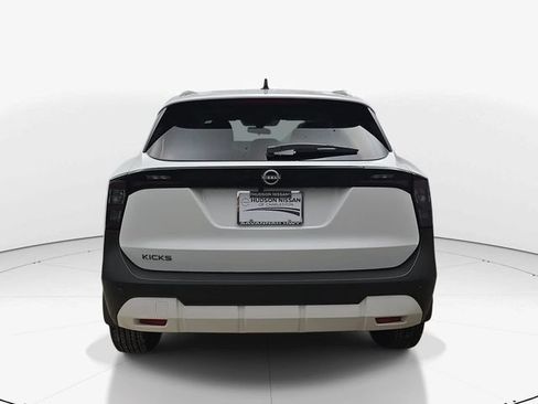 Used 2026 Nissan Kicks SV FWD image 7