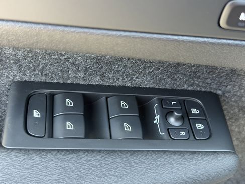 New 2026 Volvo XC40 B5 Core AWD/4WD image 17