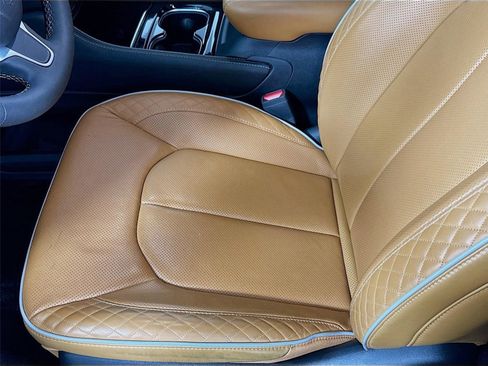 Used 2023 Chrysler Pacifica Pinnacle image 14