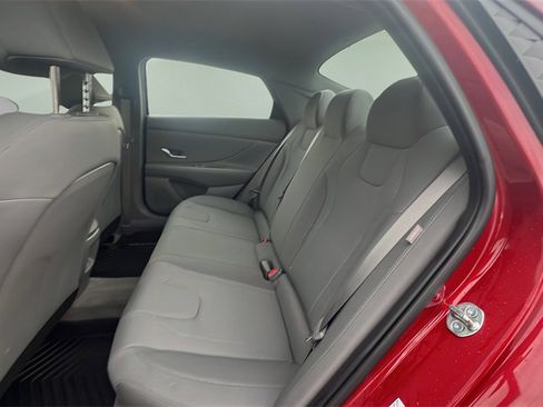 Certified 2024 Hyundai Elantra SE image 12