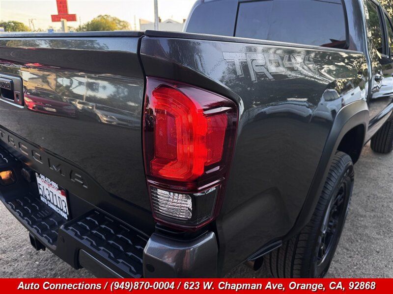 Used 2018 Toyota Tacoma TRD Off-Road w/ Technology Package AWD/4WD image 33