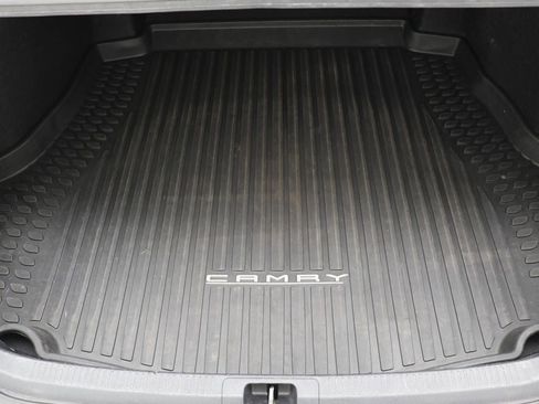 Used 2018 Toyota Camry LE image 27