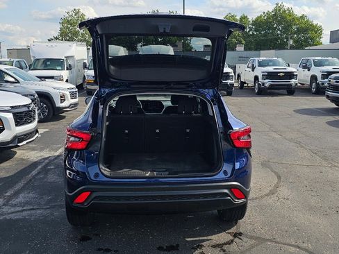 Used 2024 Chevrolet Trax LS w/ LS Convenience Package FWD image 7