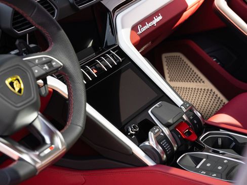 Used 2022 Lamborghini Urus image 39