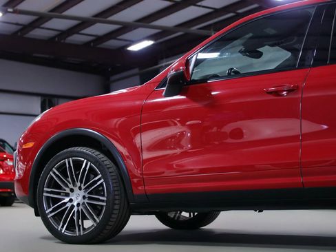 Used 2018 Porsche Cayenne S image 20