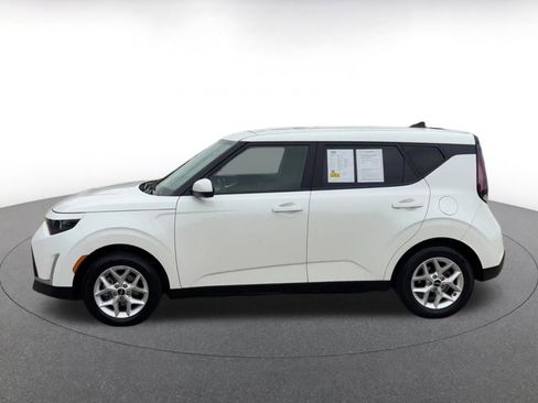 Used 2025 Kia Soul LX w/ LX Technology Package image 9