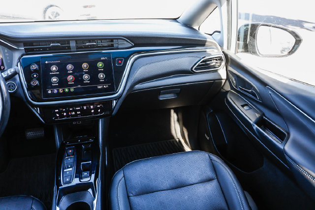 Used 2023 Chevrolet Bolt LT w/ Infotainment Package FWD image 18