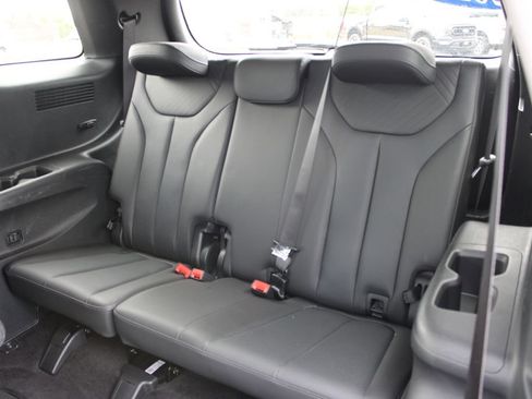 Used 2025 Hyundai Palisade SEL FWD image 32