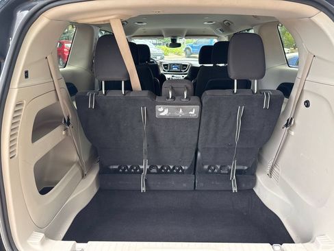 Used 2018 Chrysler Pacifica Touring Plus FWD image 21