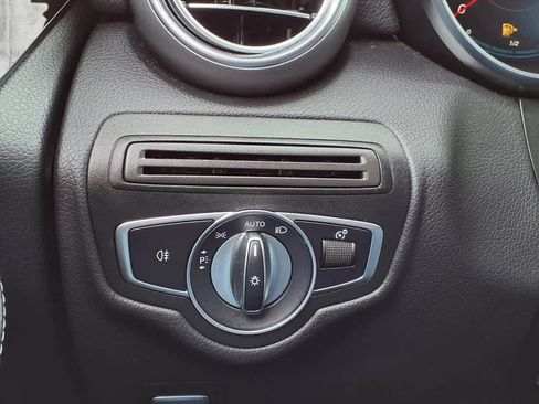 Used 2022 Mercedes-Benz GLC 300 4MATIC image 23