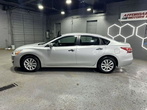 Used 2013 Nissan Altima 2.5 S FWD image 2