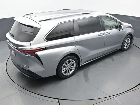 Certified 2023 Toyota Sienna Platinum image 43