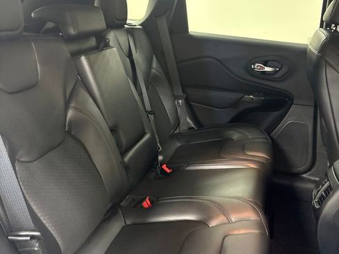Used 2021 Jeep Cherokee Latitude Plus AWD/4WD image 31