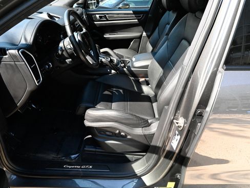 Used 2023 Porsche Cayenne GTS AWD/4WD image 17