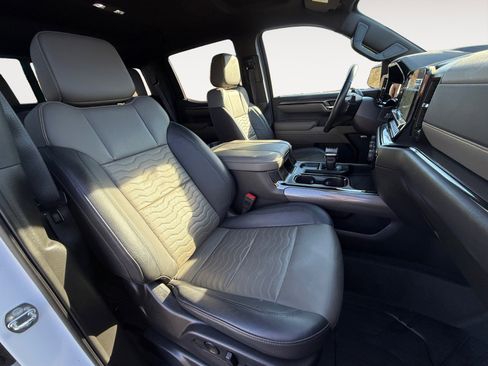 Used 2024 Chevrolet Silverado 1500 ZR2 w/ Technology Package image 19