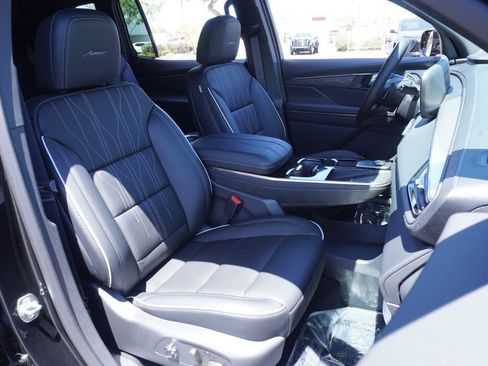 New 2026 Buick Enclave Avenir AWD/4WD image 13