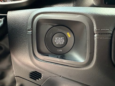 Used 2025 Jeep Gladiator Rubicon w/ Convenience Group image 17