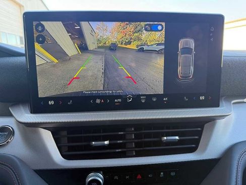 Used 2025 Ford Explorer Active image 21