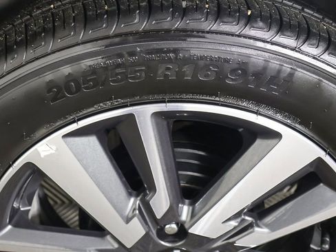 Used 2024 Nissan Versa SV w/ Trunk Package image 18