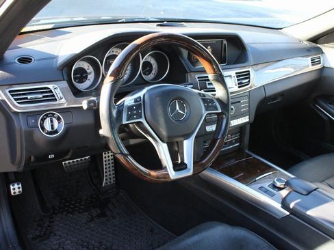 Used 2016 Mercedes-Benz E 400 4MATIC Sedan image 29