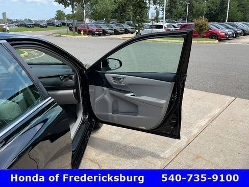 Used 2017 Toyota Camry LE FWD image 19