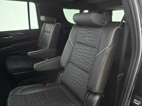Certified 2024 Cadillac Escalade ESV Premium Luxury Platinum AWD/4WD image 19