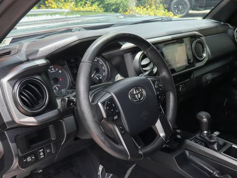 Used 2019 Toyota Tacoma TRD Sport AWD/4WD image 20