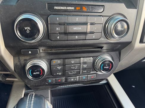 Used 2018 Ford F150 Lariat w/ Equipment Group 502A Luxury image 12