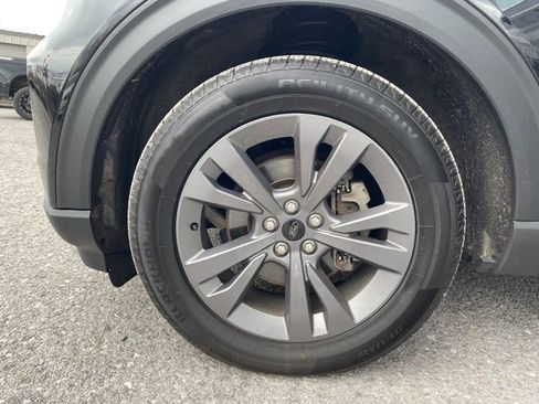 Used 2023 Ford Explorer XLT w/ Equipment Group 202A AWD/4WD image 33