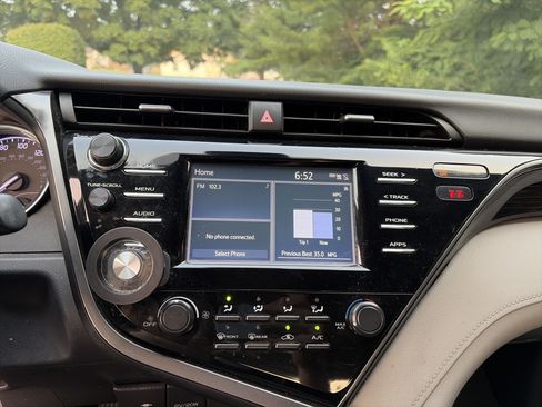 Used 2019 Toyota Camry LE FWD image 30