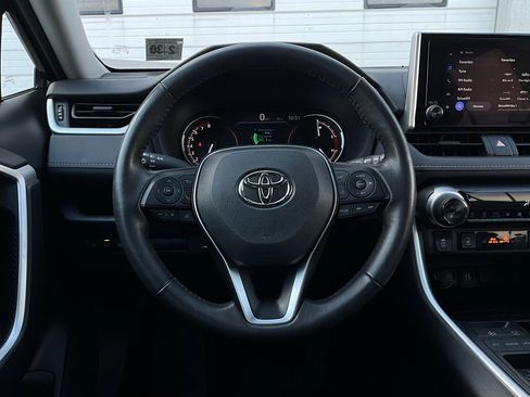 Used 2025 Toyota RAV4 XLE image 33