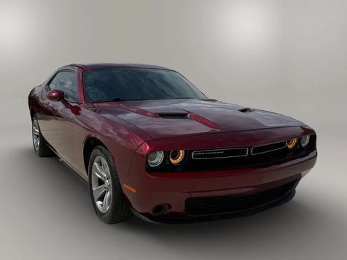 Used 2019 Dodge Challenger SXT RWD image 1