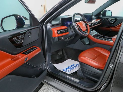 Used 2025 Lincoln Aviator Reserve w/ Jet Appearance Package AWD/4WD image 3