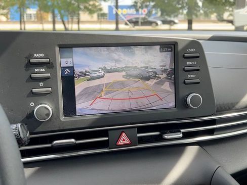 Certified 2025 Hyundai Elantra SE image 28