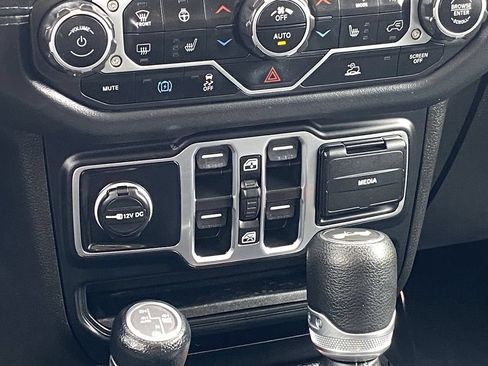 Used 2024 Jeep Wrangler Unlimited Sahara AWD/4WD image 21