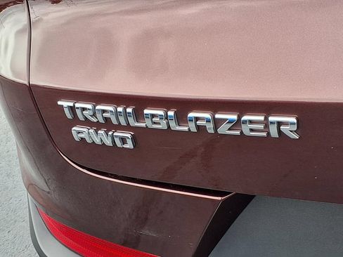 Used 2022 Chevrolet TrailBlazer LT w/ Driver Confidence Package AWD/4WD image 3