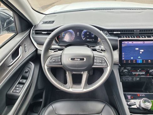 Used 2023 Jeep Grand Cherokee Limited AWD/4WD image 13