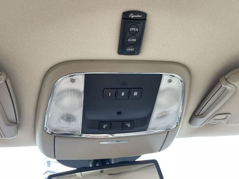 Used 2014 Chrysler 300 C AWD/4WD image 32