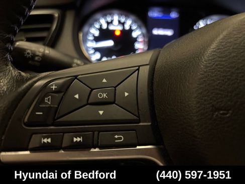 Used 2018 Nissan Rogue SV AWD/4WD image 17