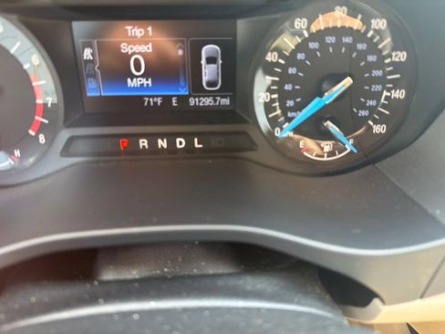 Used 2017 Ford Fusion SE FWD image 10