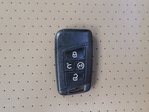 Used 2019 Volkswagen Jetta SEL w/ Cold Weather Package FWD image 32