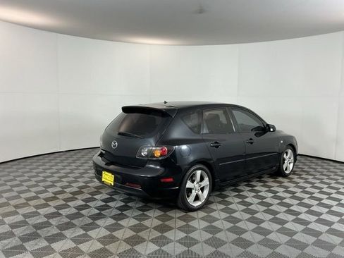 Used 2004 MAZDA MAZDA3 s w/ Moonroof & 6-CD Pkg FWD image 5