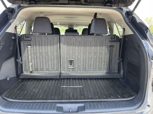 Used 2021 Toyota Highlander L AWD/4WD image 17