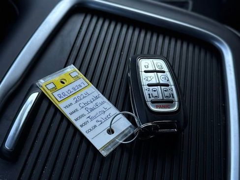 Certified 2024 Chrysler Pacifica Touring-L image 41